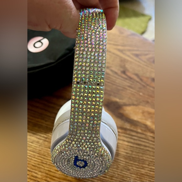 OOAK BEATS by Dr Dre Solo3 - White & Rhinestone’s with Case - Wireless - Picture 5 of 11